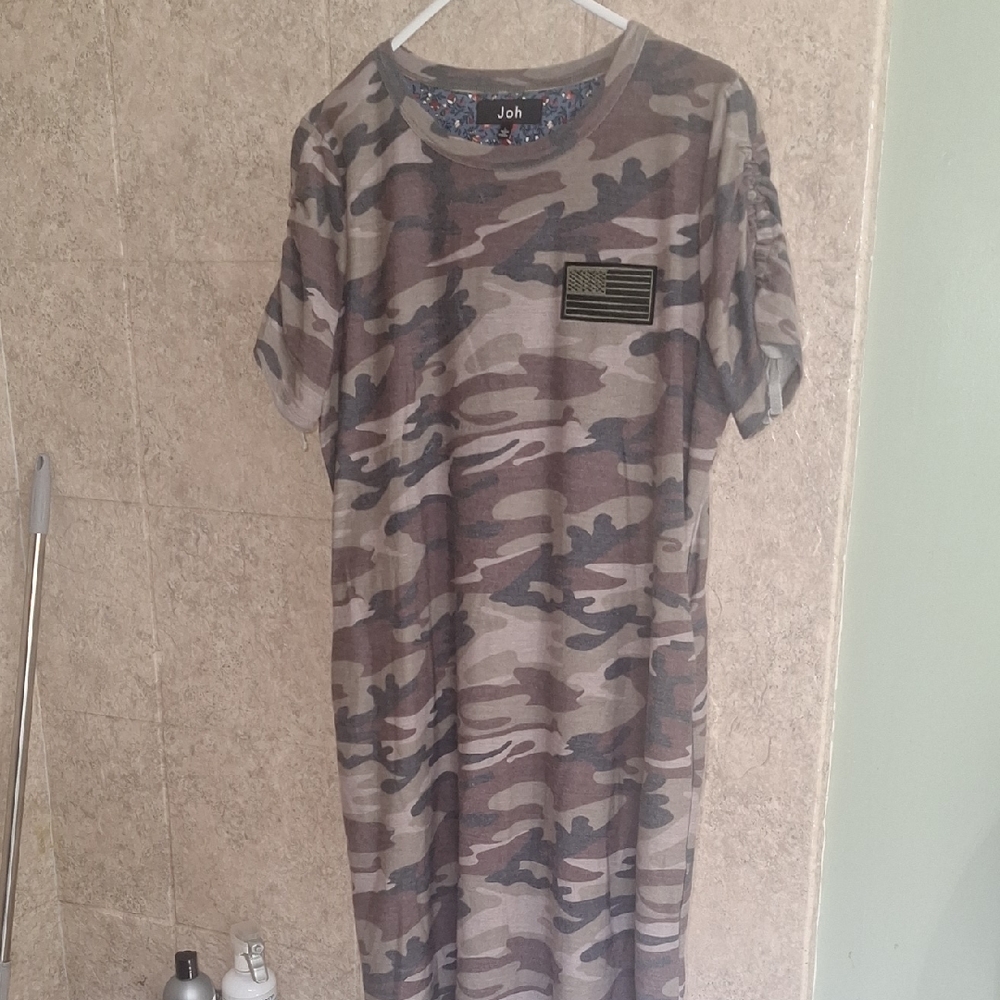 Oh Green and Brown Short Sleeve Tee